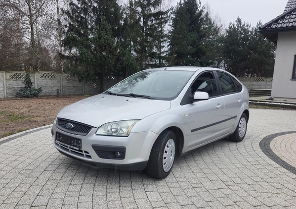 Ford Focus cena 6900 przebieg: 200000, rok produkcji 2006 z Ozorków małe 137